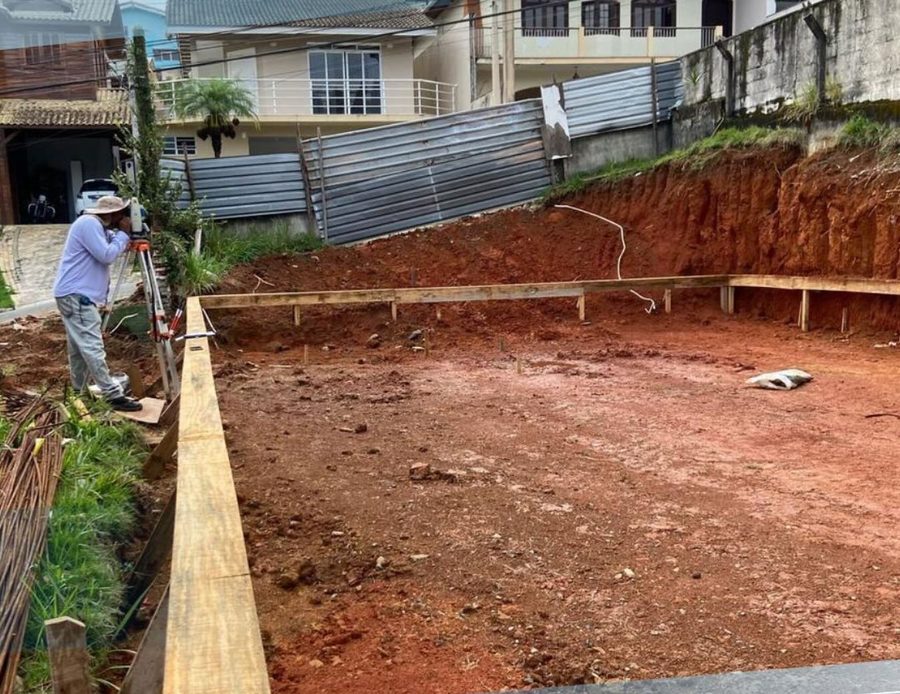 Locação de estacas para início de obra